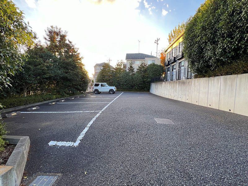 レオパレスアビイ　ロード 駐車場