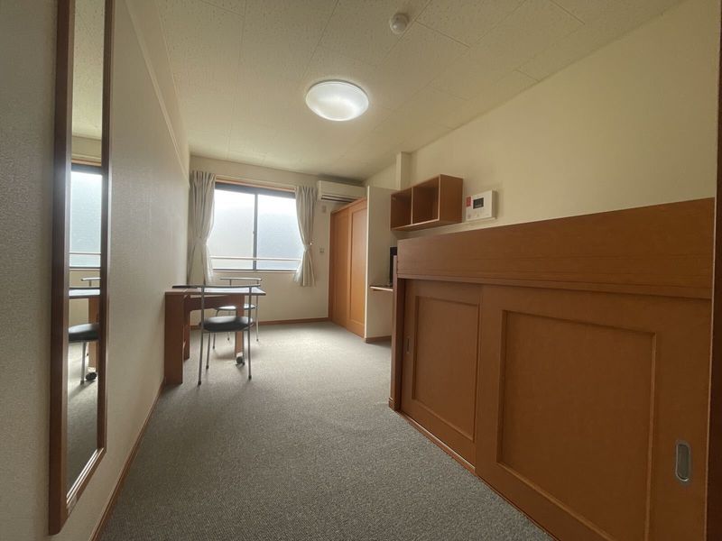 レオパレスルシェルブル金岡 居間