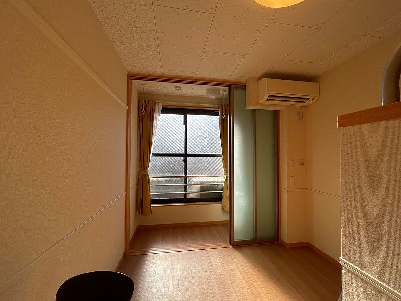 レオパレスルミエール西台 居間