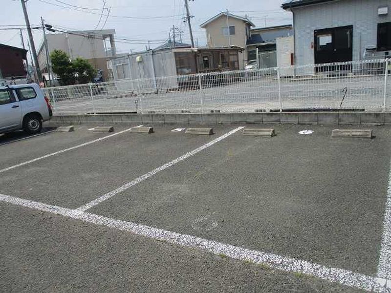 レオパレスサンハイム岩切Ⅲ 駐車場