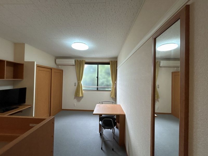 レオパレス西羽貫 居間