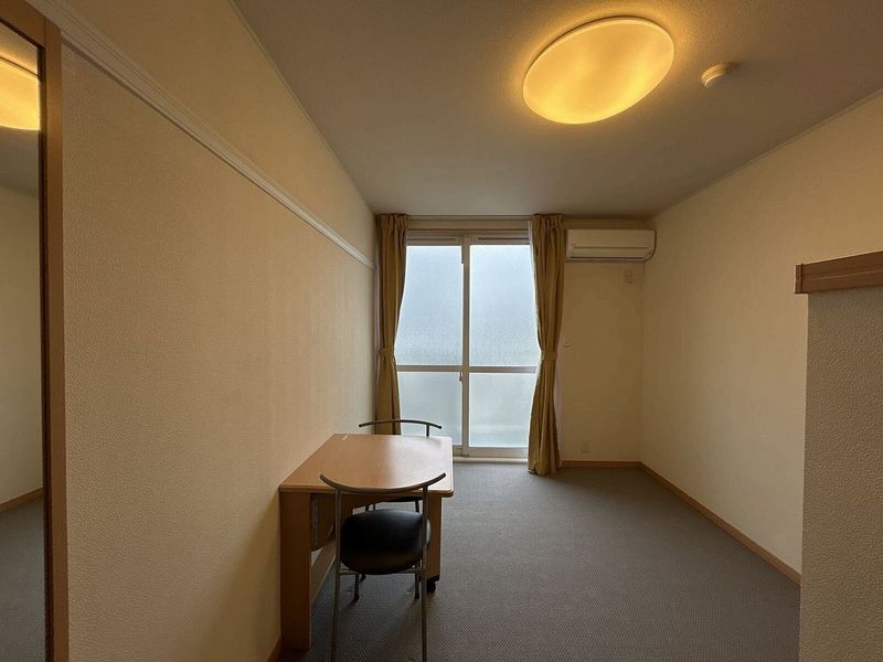 レオパレス嵯峨野 居間