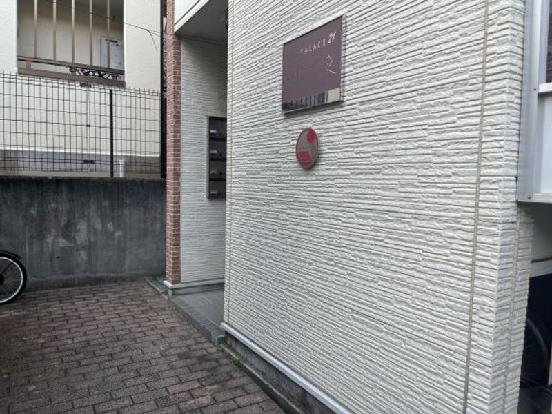 レオパレストライズ エントランス