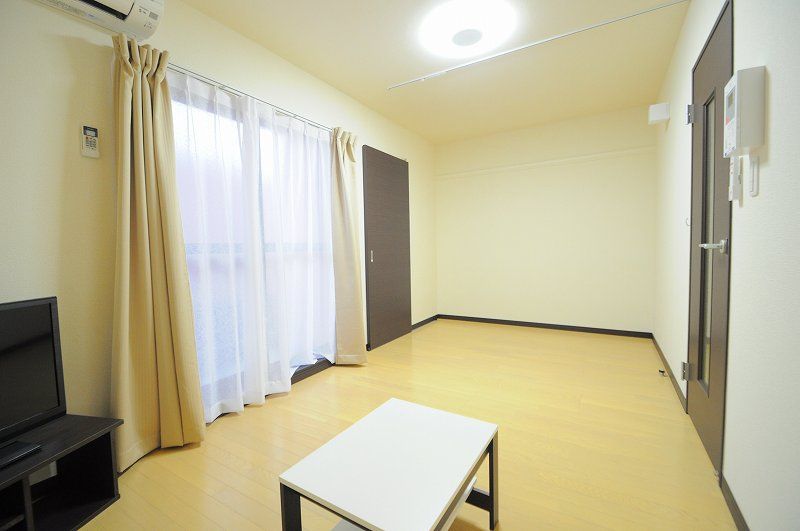 レオネクスト高サカエメゾン 居間