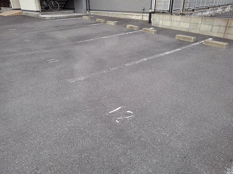 レオパレスエトワール　栗林 駐車場