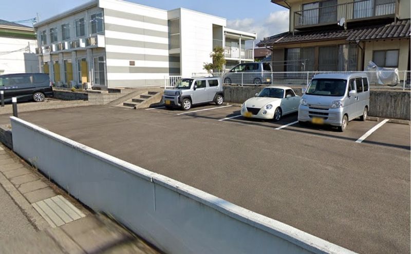 レオパレスコンフォールⅡ 駐車場