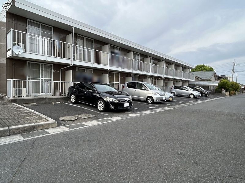 レオパレスサンシャイン 駐車場