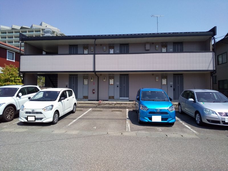レオパレスＭＡＲＩＮＡ 駐車場