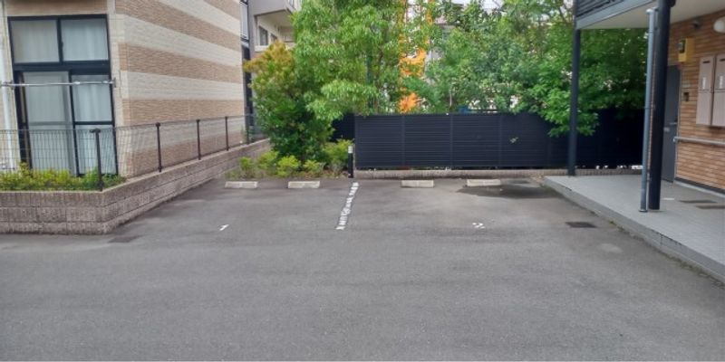 LEONEXT Ikusen 5 Parking lot