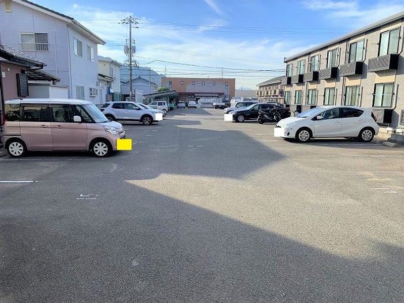 レオパレスアベニールノムラⅢ 駐車場