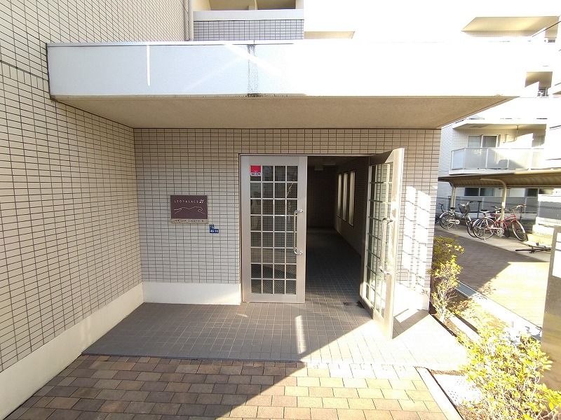 レオパレスパルコートＢ エントランス