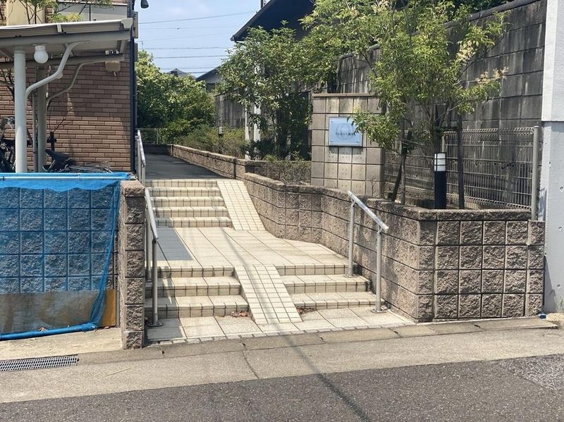 レオネクストクレセント梅里 エントランス