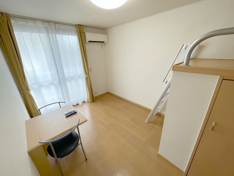 レオパレスピアット 居間