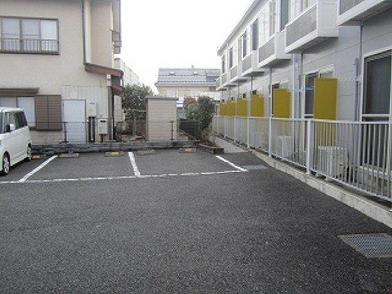 レオパレスカネマス 駐車場