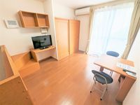 レオパレス花山手 居間
