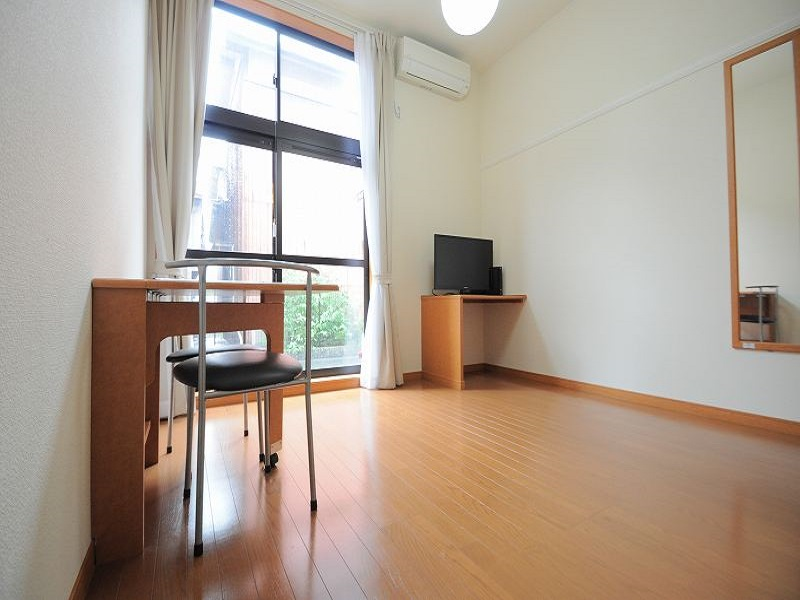 レオパレス常願 寝室