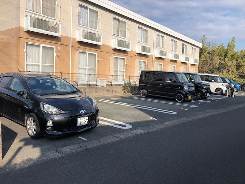 レオパレスエクセル・ケン 駐車場
