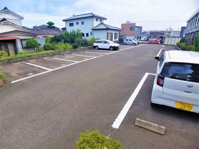 レオパレス笹原 駐車場