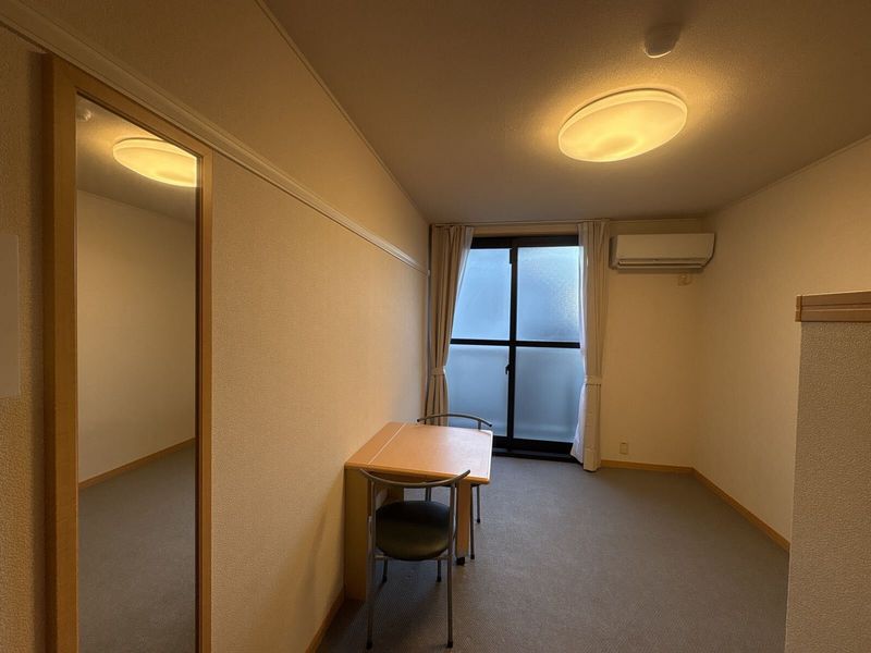 レオパレスサンクフルコート 居間