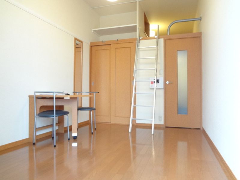 レオパレスステップⅡ 居間