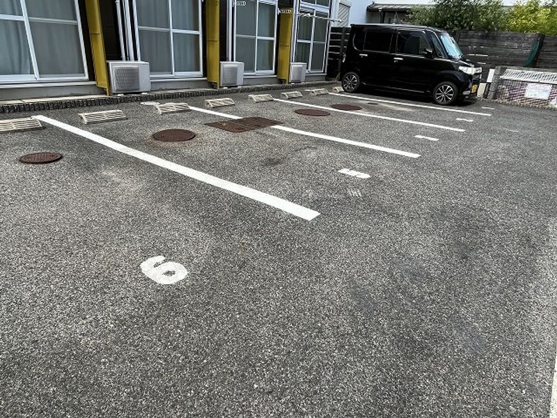 レオパレスヴィヴレ大弥 駐車場