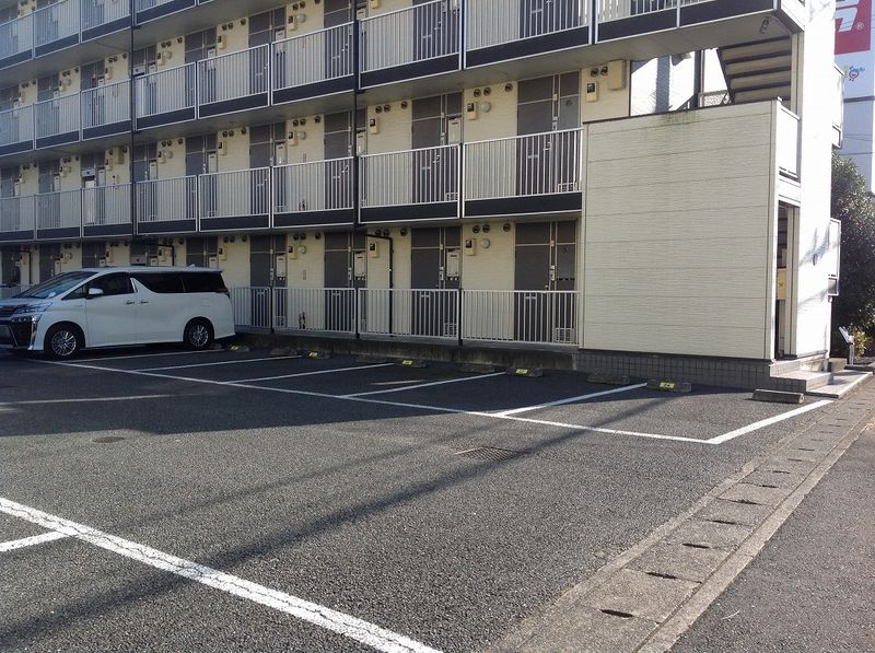 レオパレスヴィラ 駐車場