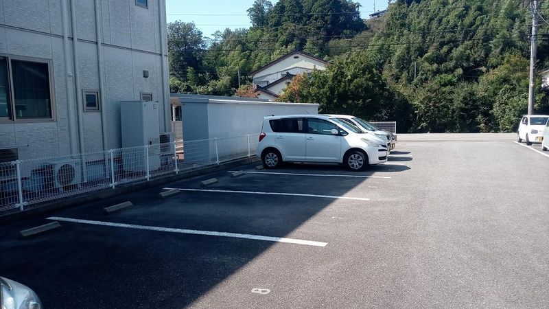 レオパレスパークハイム 駐車場