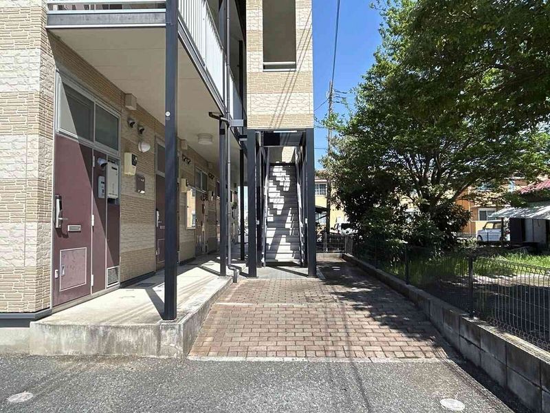 レオパレスレビュー エントランス