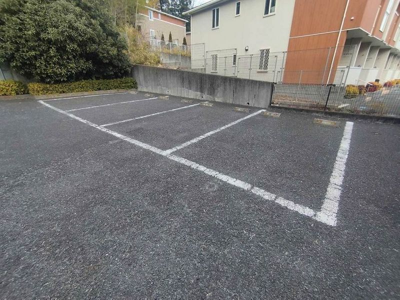 レオパレスカルム石川 駐車場