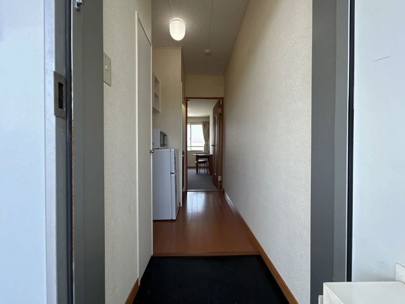 レオパレスヤチヨ 玄関