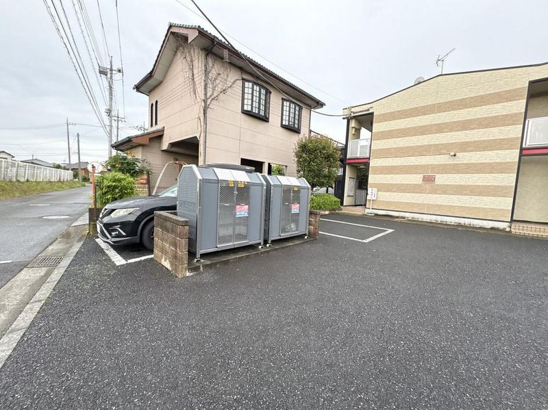 レオパレスキャンサーⅡ 駐車場