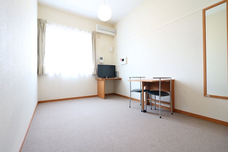 レオパレスルミエール道場 居間