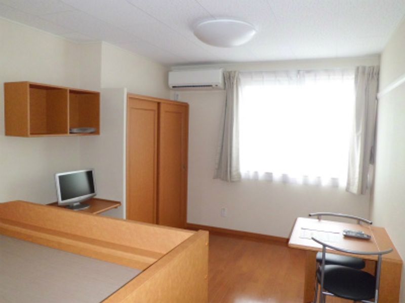レオパレスかたびら新町　Ⅱ 居間