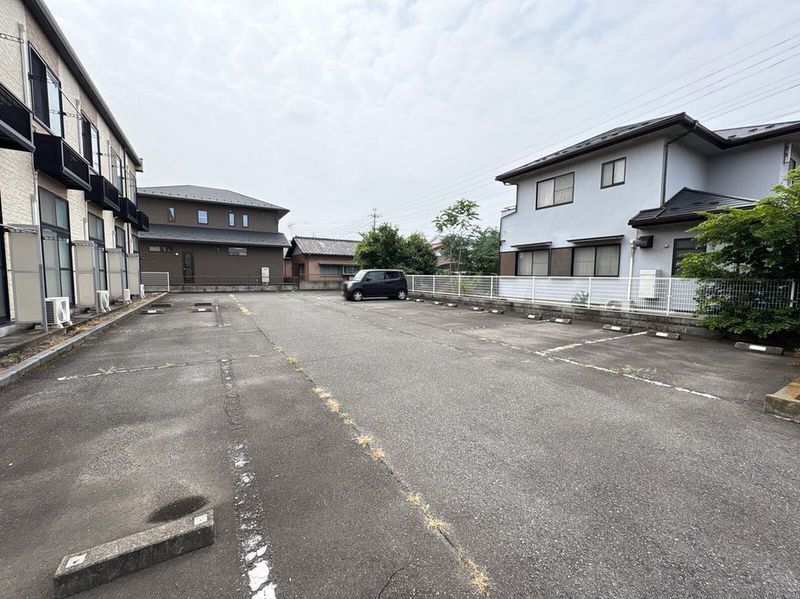 レオパレス和 駐車場