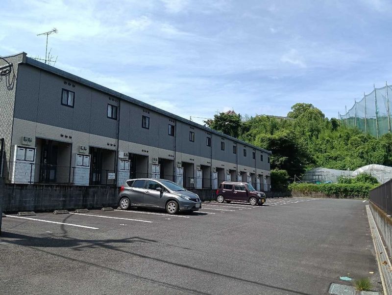 レオパレスるんた 駐車場