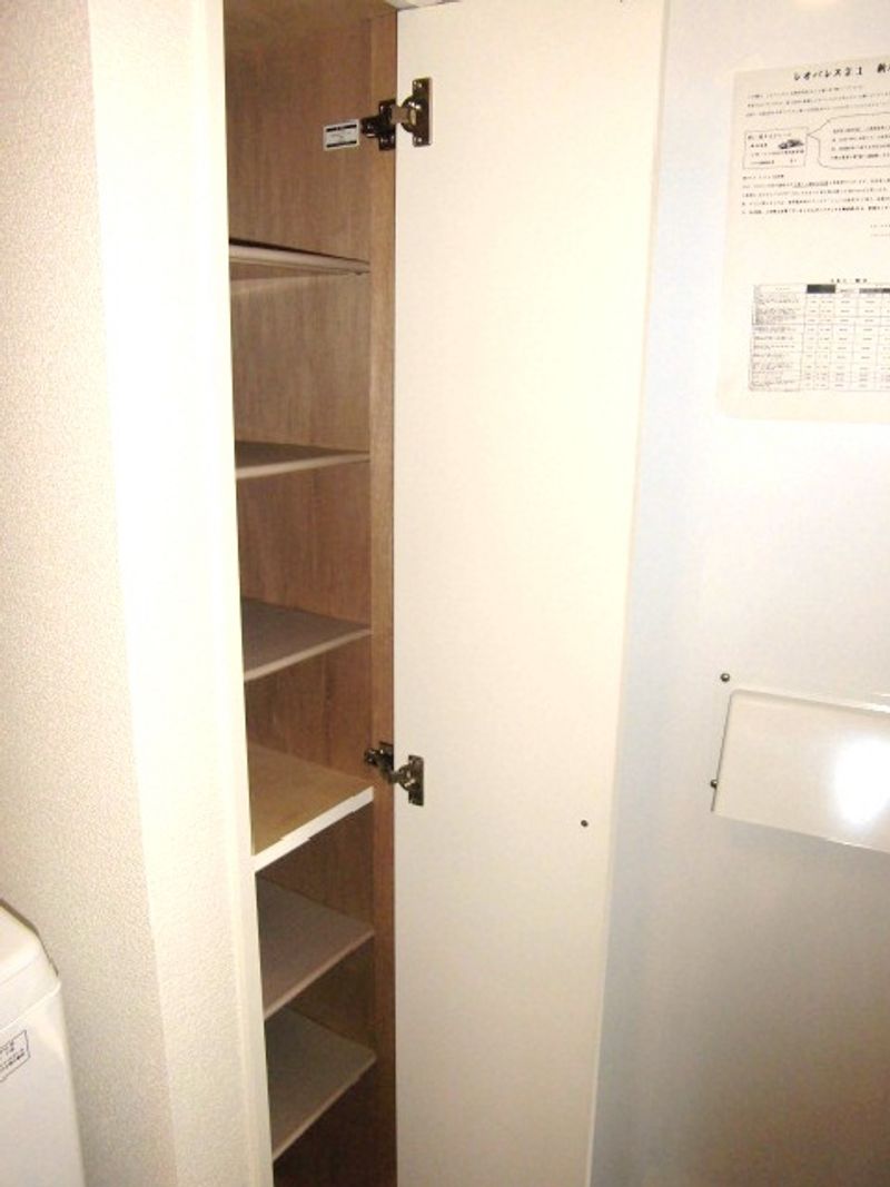 レオパレス波岡 玄関
