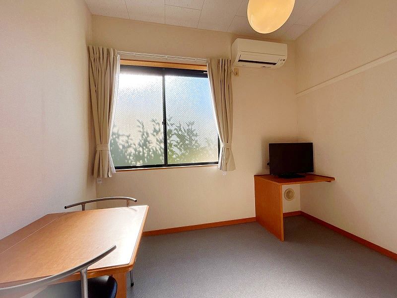 レオパレスコスモ 居間