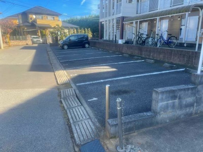 レオパレスサイプレス 駐車場