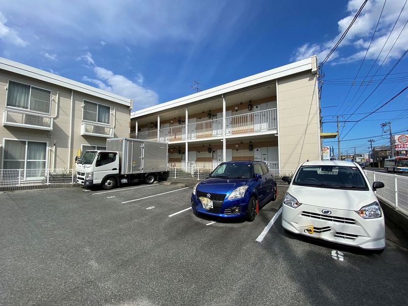 レオパレスドリーム１号館 駐車場