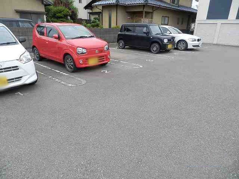 レオネクストはなんどう 駐車場