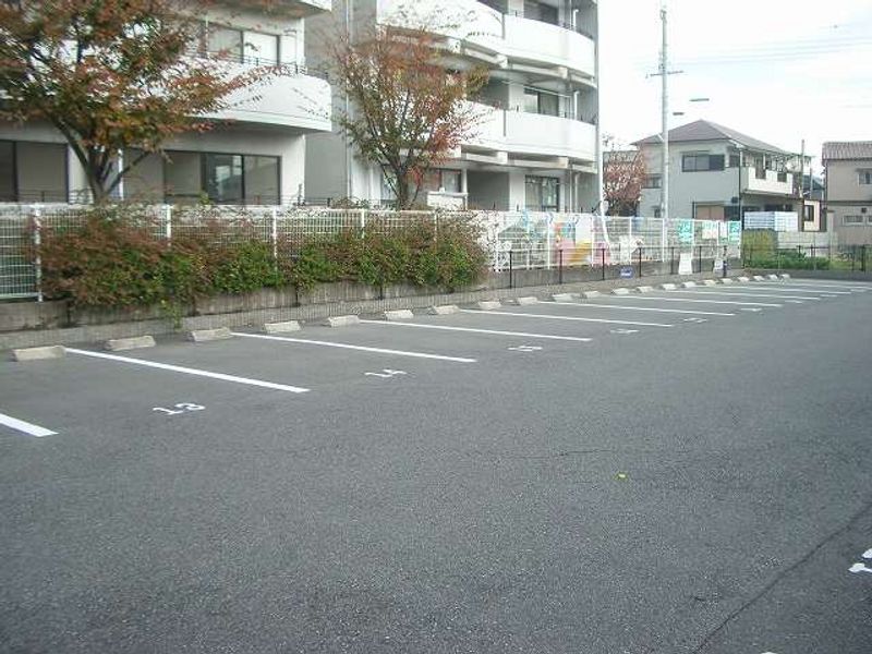 レオパレスＭｉｌａｎｉｓｔａ 駐車場