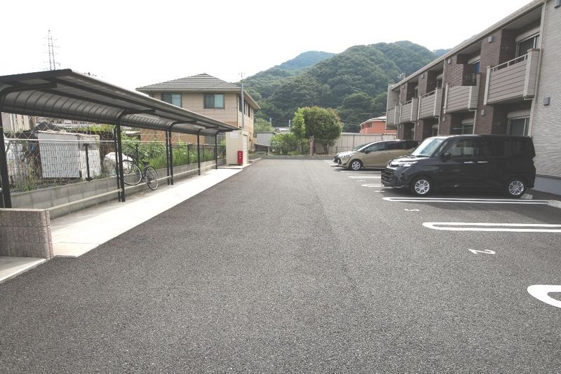 ミランダ西秋井 駐車場