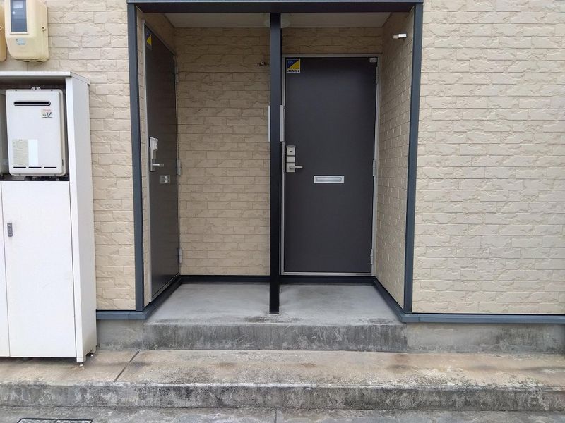 レオパレスさぬき エントランス