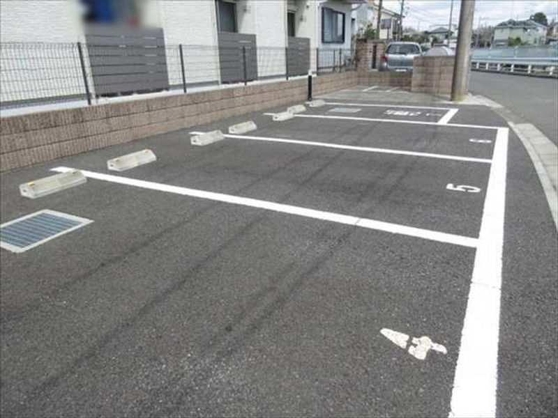 クレイノクローバーハイツⅢ 駐車場