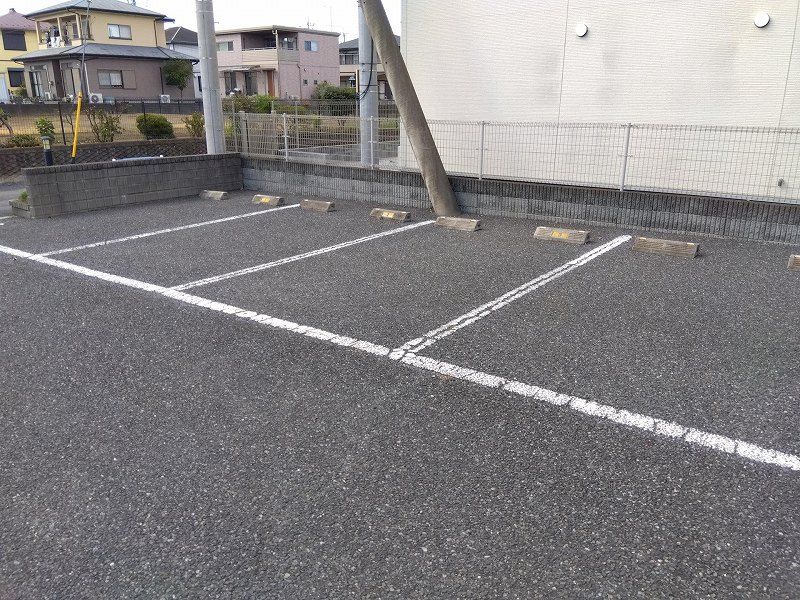 レオパレスパーシモン 駐車場
