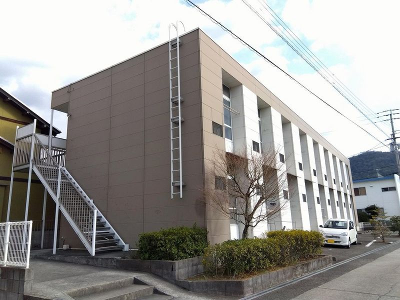 レオパレス坂出 外観