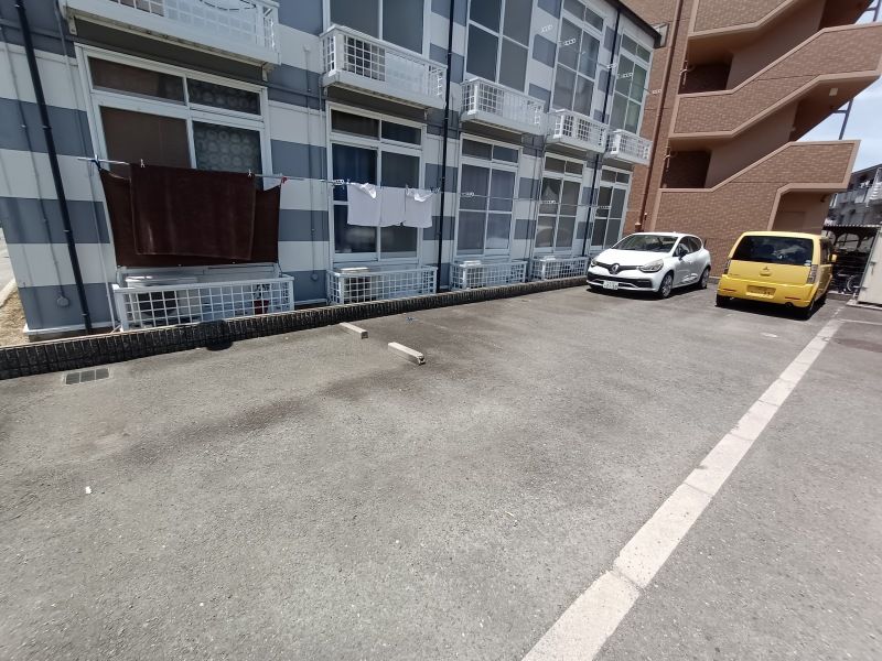 レオパレス千ーＳＥＮーⅡ 駐車場