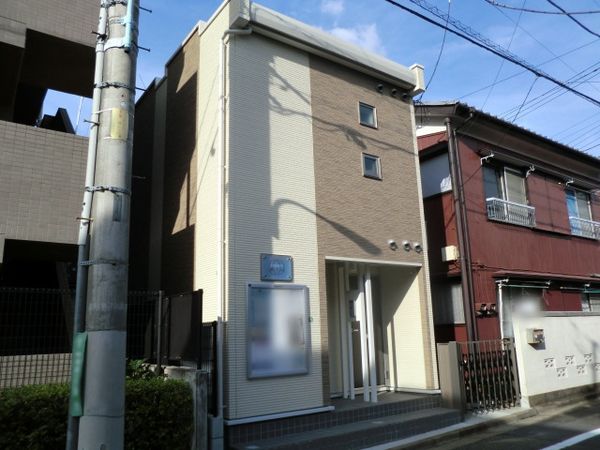 Bên ngoài LEONEXT Sakura