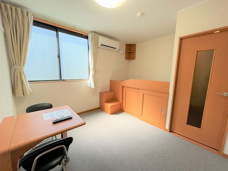 レオパレス板原 居間