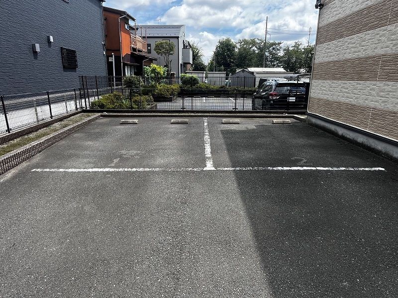 レオパレスウィング 駐車場